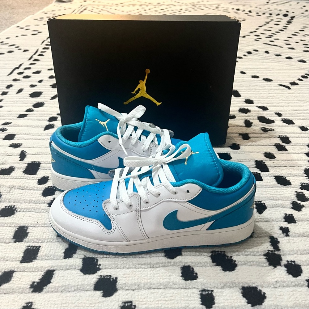 Kids Jordan 1 low teal and white size youth 7.